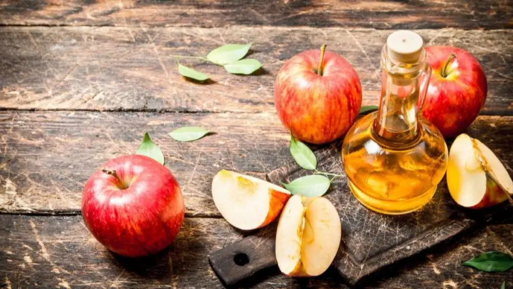 apples and apple cider in glass